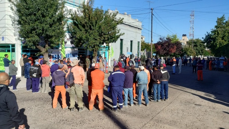 Dura protesta de obreros contra la c�pula de la UOCRA